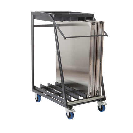 Transportwagen mit Rollen und Bremse zur sicheren Be- und Entladung von Arbeitstischen.