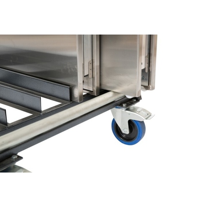 Transportwagen mit Bremsen und Rollmechanismus in Anwendungsbeispiel.