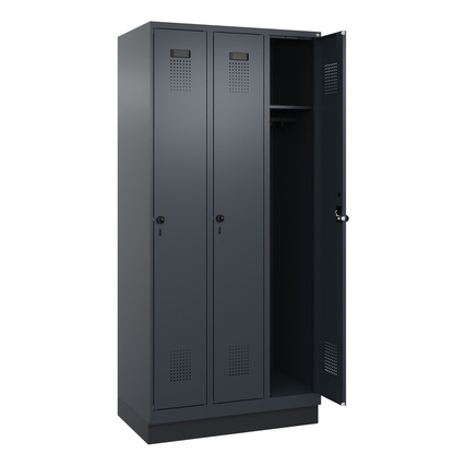 Dunkelgrauer Kleiderspind mit drei Fächern, einer offenen Tür und Belüftungslöchern.