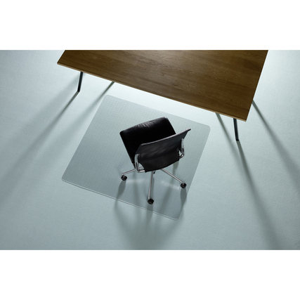 Bodenschutzmatte Duragrip Meta unter einem Bürostuhl auf einem hellen Bodenbelag.