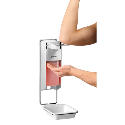 Auffangschale unter einem Desinfektionsspender mit Händen, die Desinfektionsmittel entnehmen.