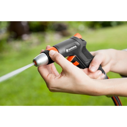 GARDENA Gartenbrause Multi-Reinigungsspritze Premium Produktbild pa_anwendungsbeispiel_2 XL