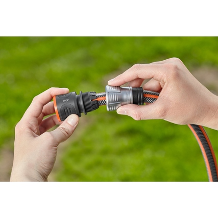 GARDENA Zubehör Wasserschlauch Wasserstop Premium Wasserschläuche 13-15 mm (1,2-5/8") Produktbild pa_anwendungsbeispiel_1 XL