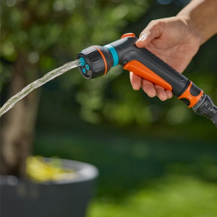 GARDENA Gartenbrause Multibrause Classic Produktbild pa_anwendungsbeispiel_2 XL