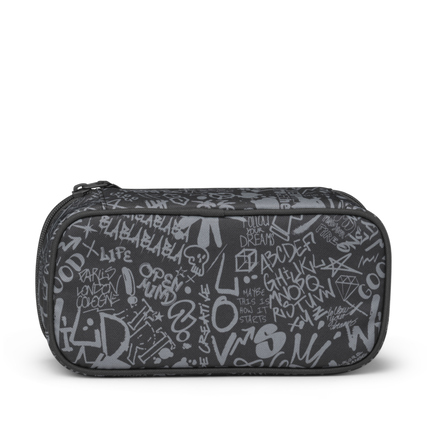 Schwarzes Schlampermäppchen mit Graffiti-Muster und Reißverschluss, frontal Ansicht.