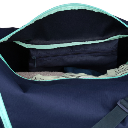 Satch Sporttasche Ocean Mint mit offenem Hauptfach und innerem Reißverschlussfach.