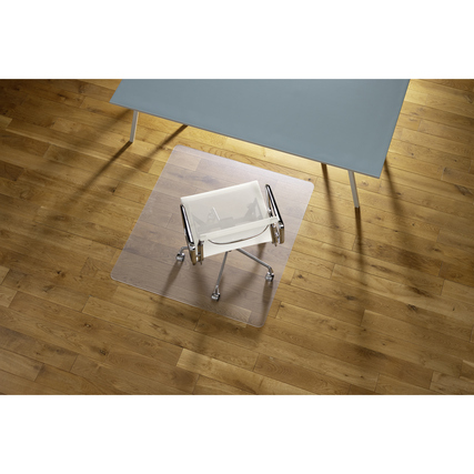 Bodenschutzmatte Ecogrip® Solid auf hartem Boden unter einem Stuhl, Raumansicht.