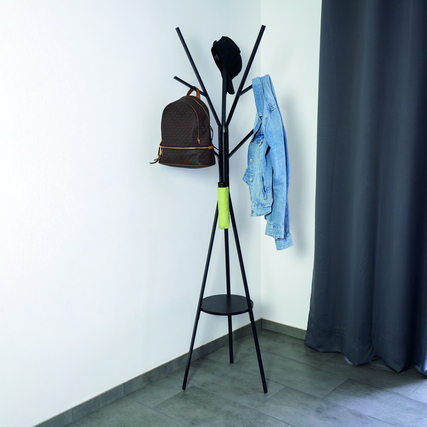 Garderobenständer mit 9 Haken, Ablage, Jacke, Tasche und Hut in einem modernen Wohnraum.