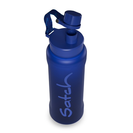 Blaues Satch Trinkflasche XL mit einem Deckel und Tragegriff, von oben aufgenommen.