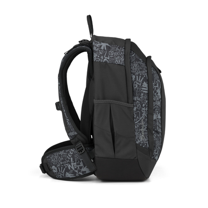 Satch Schulrucksack air Street Ink in seitlicher Ansicht mit minimalistischer Grafik.