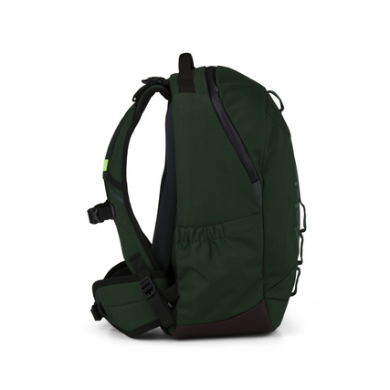 Satch Schulrucksack con:next Urban Green in Seitenansicht mit sportlichem Design.