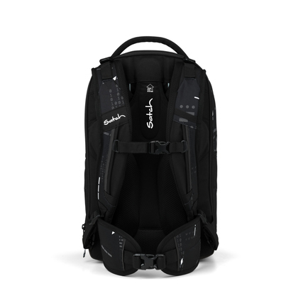 Schwarzer Schulrucksack mit sportlichem Design und verstellbaren Trageriemen, Frontansicht.