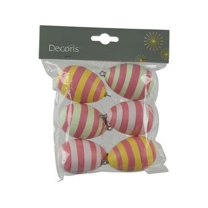 Sechs dekorative Ostereier in Pastellfarben mit Streifenmuster in einer Verpackung.
