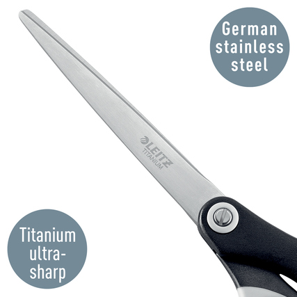 Schwarze und weiße Universalschere mit asymmetrischem Design und titanium-beschichteten Klingen.