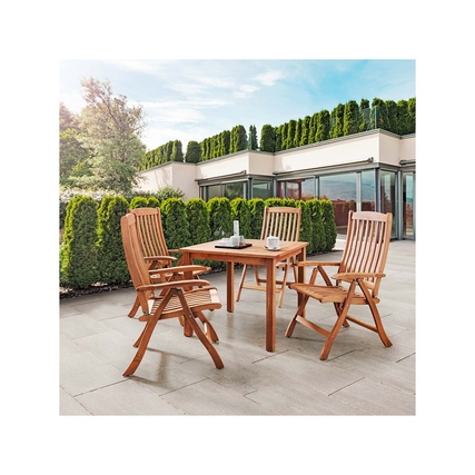 Gartentisch "Calea" mit zwei Stühlen, auf einer Terrassenfläche umgeben von Pflanzen.