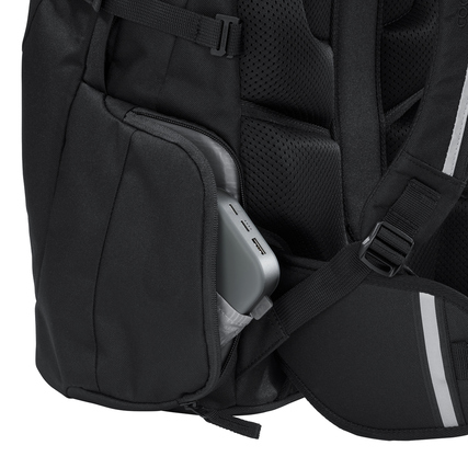 Schulrucksack COOCAZOO BYTE Black Coal mit seitlichem Fach für ein Tablet oder Ladegerät.
