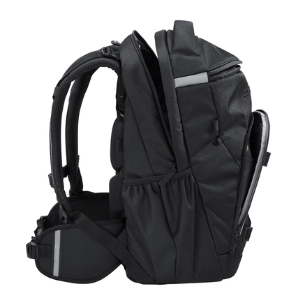 Schulrucksack COOCAZOO BYTE Black Coal in seitlicher Ansicht, mit mehreren Taschen und Gurten.