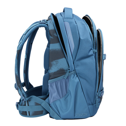 Schulrucksack COOCAZOO EVERY Graffiti Groove in seitlicher Ansicht mit ergonomischem Design.