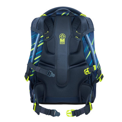 Rückansicht eines blauen Schulrucksacks mit reflektierenden Details und verstellbaren Riemen.