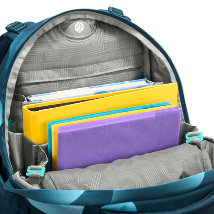 Schulrucksack MATE von COOCAZOO mit sichtbaren Fächern für Hefte und Bücher im Innenraum.