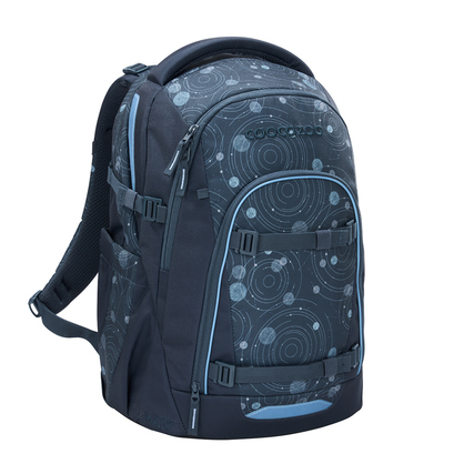 COOCAZOO Schulrucksack MATE Blue Orbit in seitlicher Ansicht mit grafischem Muster.