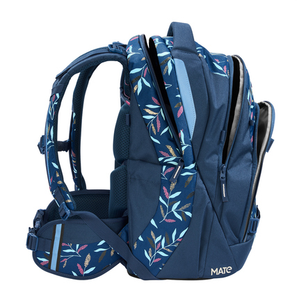 Schulrucksack MATE Boho Glam mit ergonomischem Design und floralem Muster in Blau.