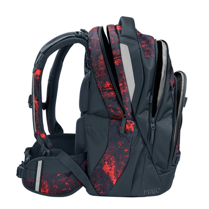 Schulrucksack MATE von COOCAZOO in Broken Black, seitliche Ansicht mit mehreren Fächern und Riemen.