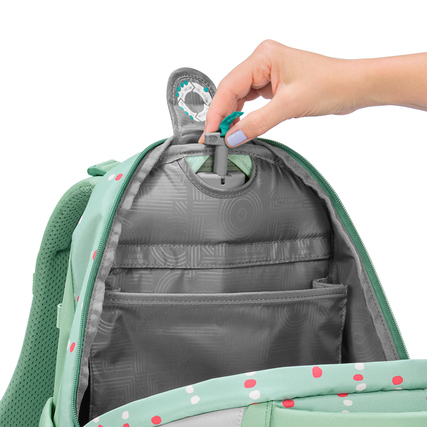 Rucksackinnentasche mit_Clip und Fächern zur Organisation von Schulmaterialien.
