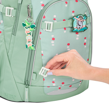 Schulrucksack MATE von COOCAZOO in mintgrün mit bunten Punkten und abnehmbaren Clips.