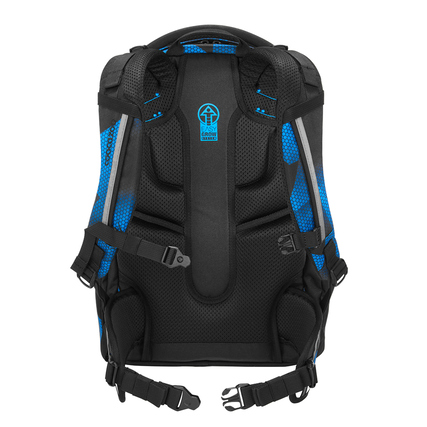 Rückansicht eines COOCAZOO Schulrucksacks MATE mit blauen und schwarzen Designelementen.
