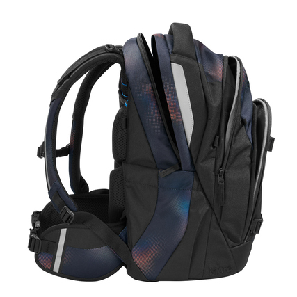 Schulrucksack COOCAZOO MATE Rainbow Illusion in seitlicher Ansicht mit mehreren Fächern.