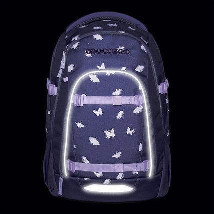 Schulrucksack mit reflektierenden Flächen und weißem Schmetterlingsmuster auf dunklem Hintergrund.