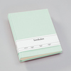 Mintgrünes Fotoalbum mit gerade Rückenflügeln und einem weißen Schriftband umwickelt.