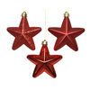 Drei rote Stern-Christbaumkugeln in verschiedenen Oberflächenstrukturen, hängend.