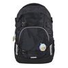 Rucksack in Schwarz mit buntem Patch und Anhänger in Form eines Eisbechers und einer Eistüte.