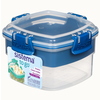Durchsichtige Lunchbox mit blauen Clips, herausnehmbarer Schale und flexiblem Dichtungsrand.