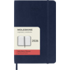 Blauer Softcover-Buchkalender für 2026 mit täglicher Ansicht und elastischem Verschluss.