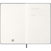 Offene Innenseite eines Moleskine Buchkalenders mit leeren Seiten für persönliche Informationen.