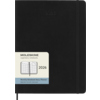 Schwarzer Moleskine Buchkalender XL 2026 mit Aufkleber und linierten Seiten für Notizen.